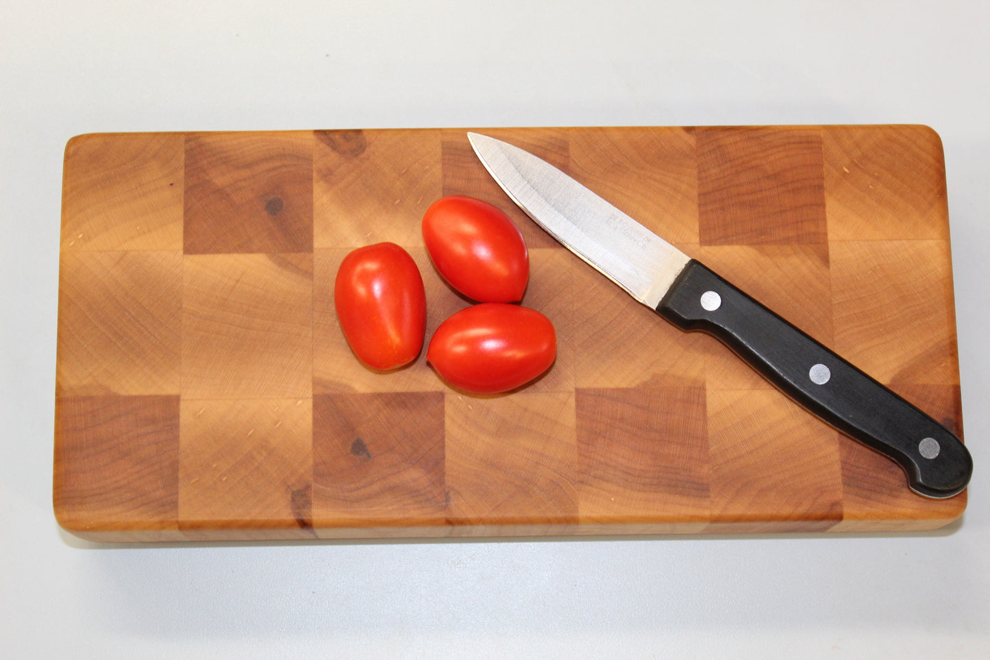 Hard Maple End Grain Cutting Board with Rubber Feet